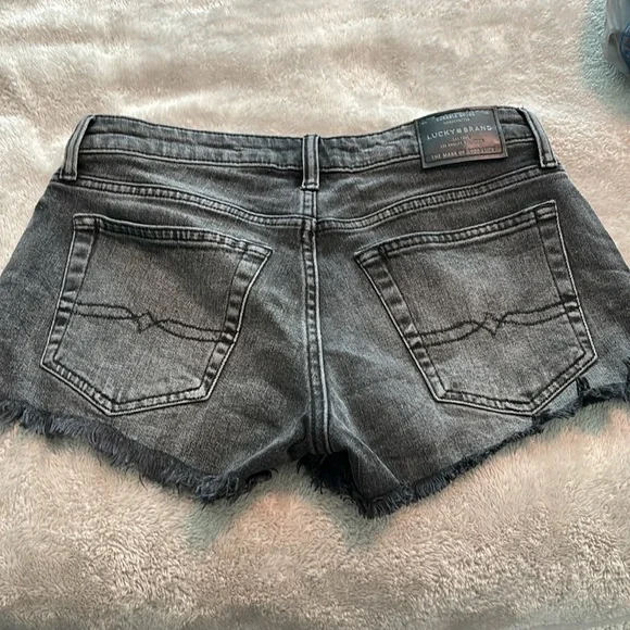 Lucky Brand black cut offs. Size 25/0 - Picture 5 of 5